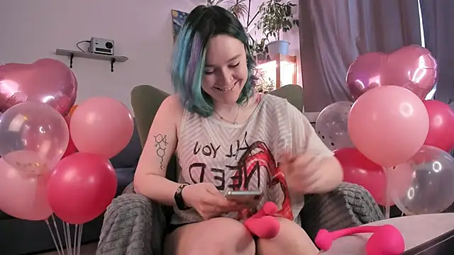 Snapshot of alisahug chatting on December 2, 8:41 am alisahug online show from December 2, 8:41 am