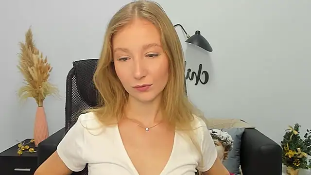 Snapshot of LolaWilsons chatting on December 30, 7:26 am LolaWilsons online show from December 30, 7:26 am