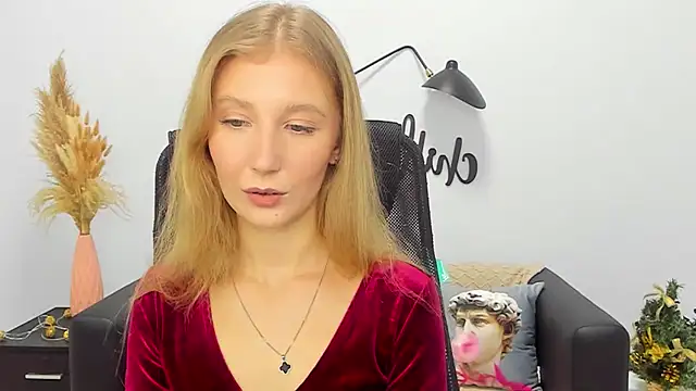 Snapshot of LolaWilsons chatting on January 6, 1:30 pm LolaWilsons online show from January 6, 1:30 pm