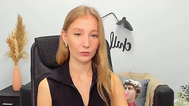 Snapshot of LolaWilsons chatting on February 7, 9:26 am LolaWilsons online show from February 7, 9:26 am