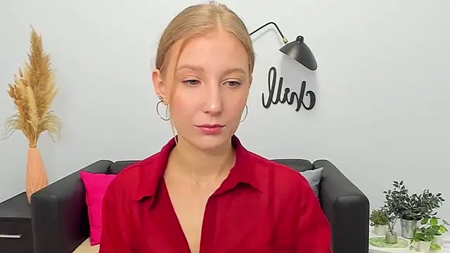 Snapshot of LolaWilsons chatting on November 28, 7:22 am LolaWilsons online show from November 28, 7:22 am