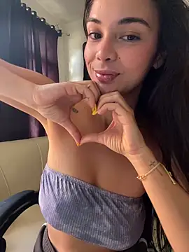 Snapshot of gabyaridi chatting on January 30, 1:53 pm gabyaridi online show from January 30, 1:53 pm