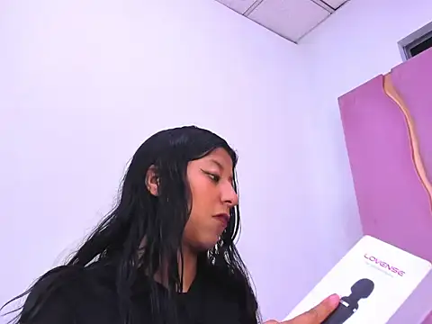 Snapshot of VaneLin18 chatting on December 4, 8:39 pm VaneLin18 online show from December 4, 8:39 pm