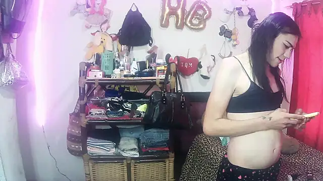 Snapshot of alexxa_dirty chatting on December 15, 2:27 pm alexxa dirty online show from December 15, 2:27 pm