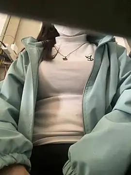 Snapshot of Tuongvy05 chatting on January 1, 6:37 am Tuongvy05 online show from January 1, 6:37 am