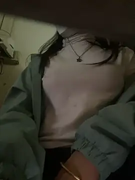 Snapshot of Tuongvy05 chatting on January 20, 6:10 pm Tuongvy05 online show from January 20, 6:10 pm