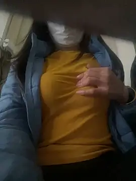 Snapshot of Tuongvy05 chatting on February 24, 8:38 am Tuongvy05 online show from February 24, 8:38 am