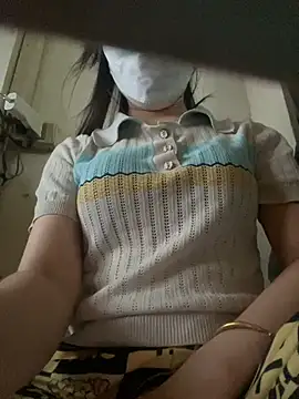 Snapshot of Tuongvy05 chatting on March 4, 6:39 pm Tuongvy05 online show from March 4, 6:39 pm