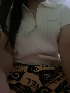 Snapshot of Tuongvy05 chatting on March 6, 6:52 am Tuongvy05 online show from March 6, 6:52 am