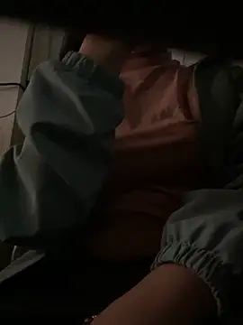 Snapshot of Tuongvy05 chatting on February 3, 4:01 pm Tuongvy05 online show from February 3, 4:01 pm