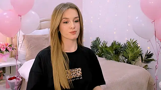 Snapshot of RozzitaBedberry chatting on January 27, 7:13 pm RozzitaBedberry online show from January 27, 7:13 pm