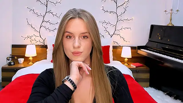 Snapshot of RozzitaBedberry chatting on February 2, 7:14 pm RozzitaBedberry online show from February 2, 7:14 pm