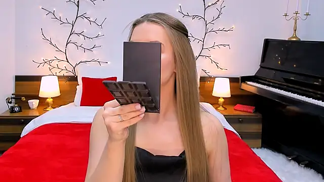 Snapshot of RozzitaBedberry chatting on February 7, 8:10 pm RozzitaBedberry online show from February 7, 8:10 pm