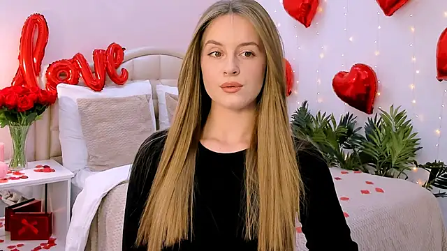 Snapshot of RozzitaBedberry chatting on February 12, 1:16 pm RozzitaBedberry online show from February 12, 1:16 pm