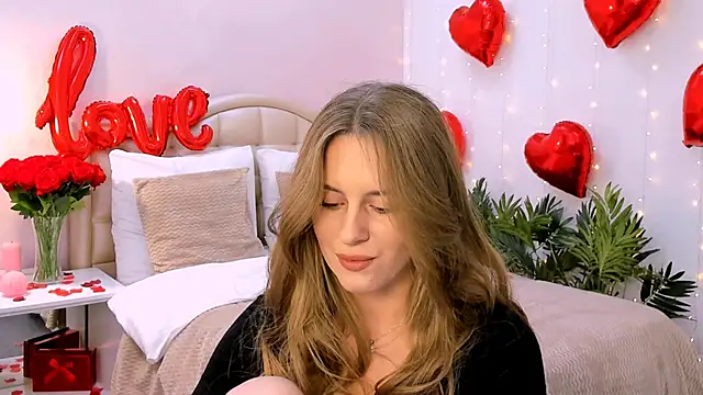 Snapshot of RozzitaBedberry chatting on February 16, 3:59 pm RozzitaBedberry online show from February 16, 3:59 pm