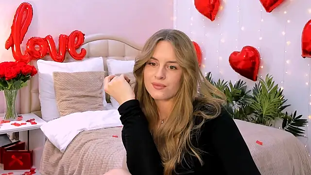 Snapshot of RozzitaBedberry chatting on February 16, 7:05 pm RozzitaBedberry online show from February 16, 7:05 pm