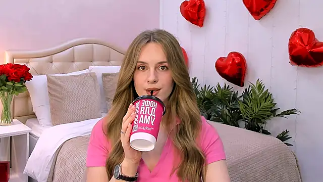 Snapshot of RozzitaBedberry chatting on March 17, 4:22 pm RozzitaBedberry online show from March 17, 4:22 pm