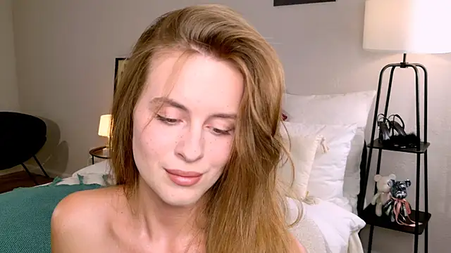 Snapshot of RozzitaBedberry chatting on September 10, 1:00 pm RozzitaBedberry online show from September 10, 1:00 pm