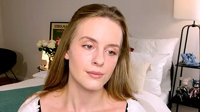 Snapshot of RozzitaBedberry chatting on September 12, 2:06 pm RozzitaBedberry online show from September 12, 2:06 pm