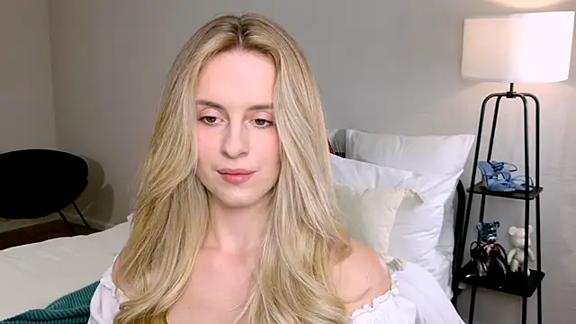 Snapshot of RozzitaBedberry chatting on September 21, 1:02 pm RozzitaBedberry online show from September 21, 1:02 pm