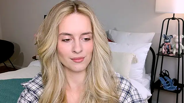 Snapshot of RozzitaBedberry chatting on September 26, 2:10 pm RozzitaBedberry online show from September 26, 2:10 pm