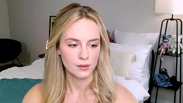 Snapshot of RozzitaBedberry chatting on September 28, 2:00 pm RozzitaBedberry online show from September 28, 2:00 pm