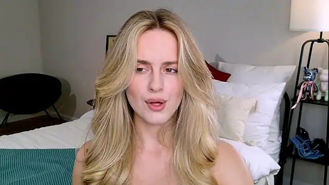 Snapshot of RozzitaBedberry chatting on October 5, 12:03 pm RozzitaBedberry online show from October 5, 12:03 pm