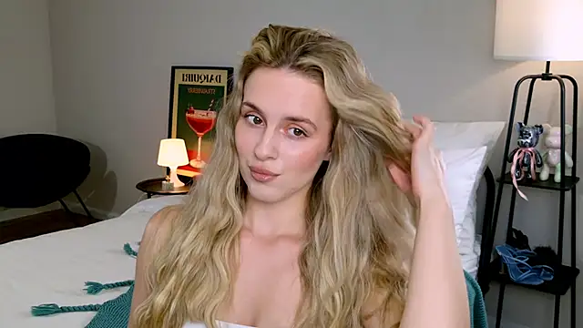 Snapshot of RozzitaBedberry chatting on October 8, 12:36 pm RozzitaBedberry online show from October 8, 12:36 pm