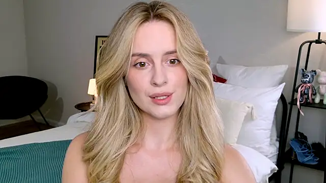 Snapshot of RozzitaBedberry chatting on October 12, 1:21 pm RozzitaBedberry online show from October 12, 1:21 pm