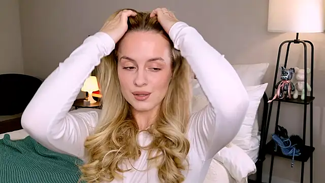 Snapshot of RozzitaBedberry chatting on October 15, 1:22 pm RozzitaBedberry online show from October 15, 1:22 pm