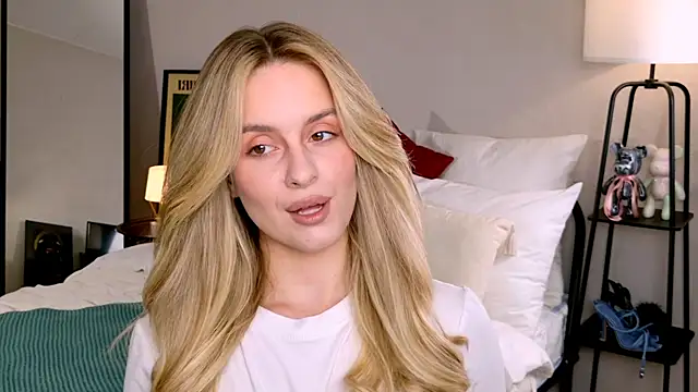 Snapshot of RozzitaBedberry chatting on October 17, 1:14 pm RozzitaBedberry online show from October 17, 1:14 pm