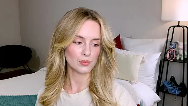 Snapshot of RozzitaBedberry chatting on November 4, 2:16 pm RozzitaBedberry online show from November 4, 2:16 pm