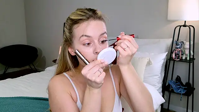 Snapshot of RozzitaBedberry chatting on November 5, 11:10 am RozzitaBedberry online show from November 5, 11:10 am