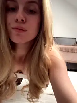 Snapshot of RozzitaBedberry chatting on November 14, 11:53 am RozzitaBedberry online show from November 14, 11:53 am