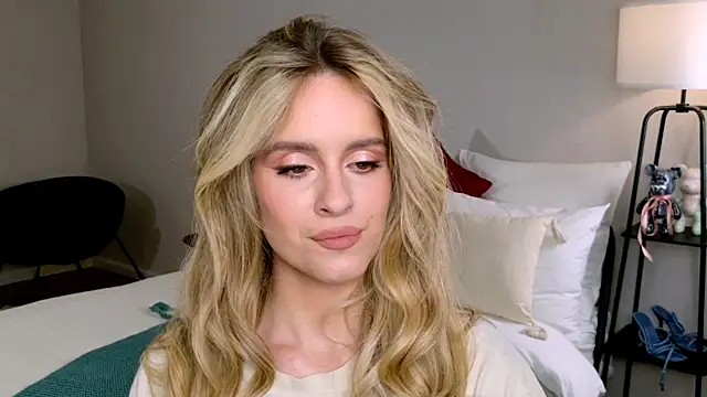 Snapshot of RozzitaBedberry chatting on November 22, 9:47 pm RozzitaBedberry online show from November 22, 9:47 pm