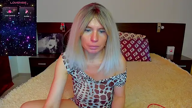 Hanna Becrett17 online show from March 7, 10:02 am