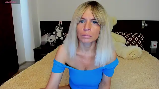 Hanna Becrett17 online show from June 14, 5:20 am