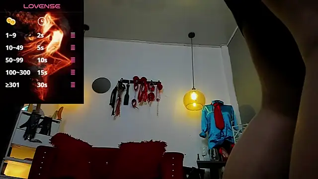 LiaTaylorr online show from March 7, 12:45 pm