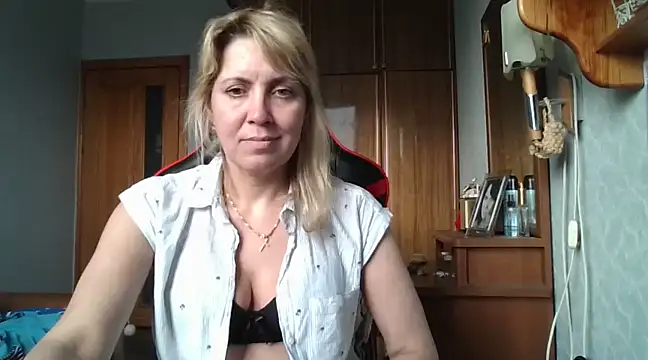 Snapshot of IrinaB1 chatting on March 22, 2:58 pm IrinaB1 online show from March 22, 2:58 pm