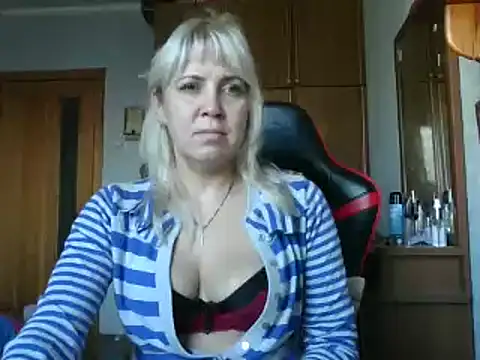 Snapshot of IrinaB1 chatting on November 14, 7:07 am IrinaB1 online show from November 14, 7:07 am