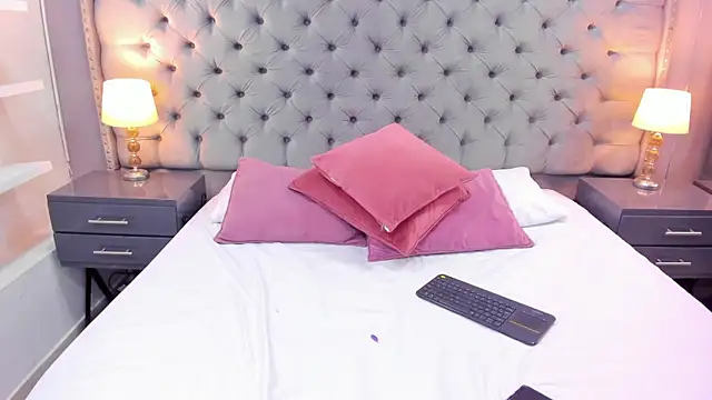 SamantaG online show from February 10, 1:11 pm