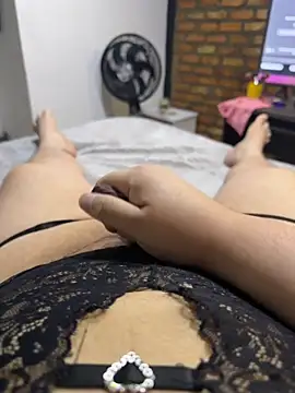 valenthottie online show from July 7, 8:24 pm