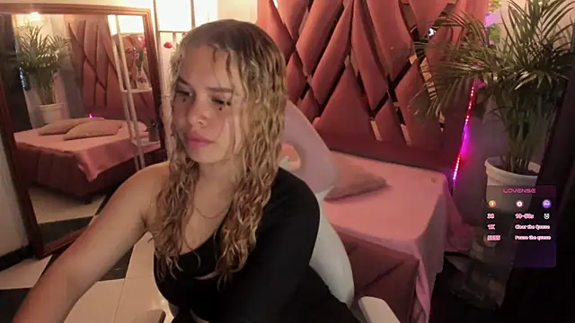 Snapshot of Haelycute chatting on January 21, 11:13 am Haelycute online show from January 21, 11:13 am