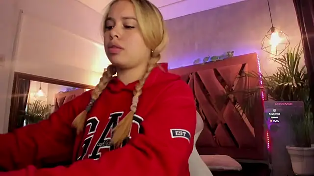 Snapshot of Haelycute chatting on February 1, 11:21 am Haelycute online show from February 1, 11:21 am