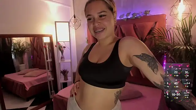 Snapshot of Haelycute chatting on February 28, 11:25 am Haelycute online show from February 28, 11:25 am