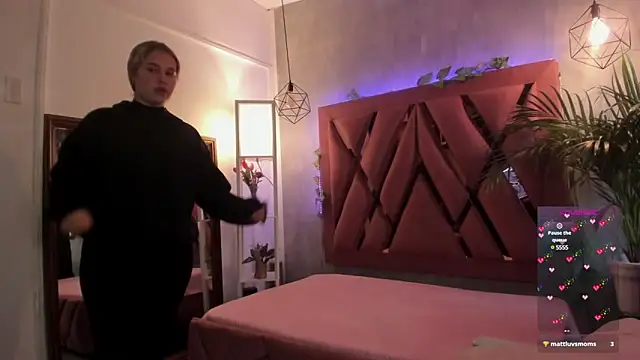 Snapshot of Haelycute chatting on March 11, 11:33 am Haelycute online show from March 11, 11:33 am