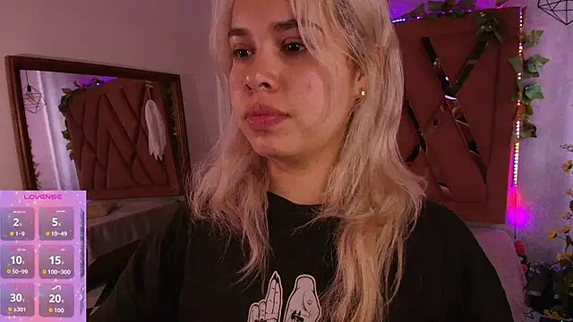 Snapshot of Haelycute chatting on October 25, 12:02 pm Haelycute online show from October 25, 12:02 pm