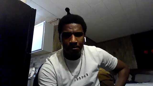 Snapshot of 007Giovani chatting on January 16, 12:36 am 007Giovani online show from January 16, 12:36 am