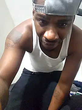 Snapshot of 007Giovani chatting on April 10, 10:58 pm 007Giovani online show from April 10, 10:58 pm