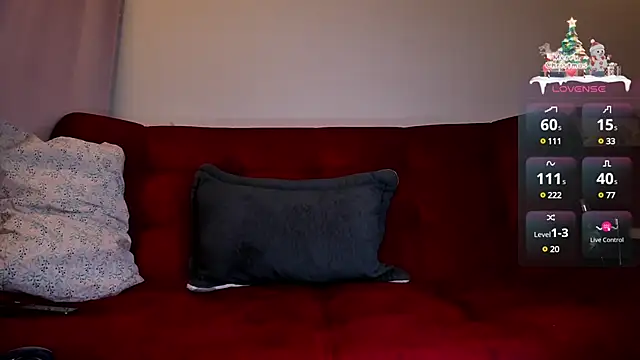 Snapshot of ohpetitemuse chatting on December 15, 10:47 pm ohpetitemuse online show from December 15, 10:47 pm